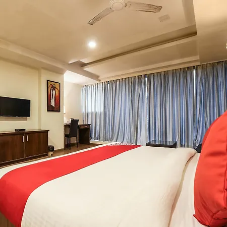 Oyo 14680 Hotel Rainbow Park
